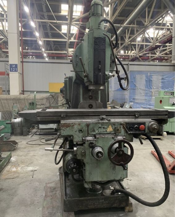 Продам фрезерные и расточные станки 6р13,6д82ш,2е78п,2а622 и тд.