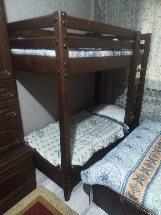 Двух ярусная кровать деревянная