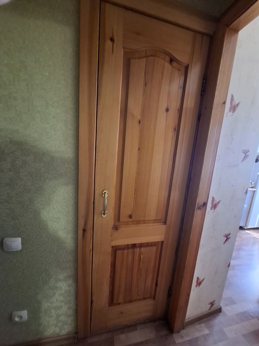 Продам деревянные двери.