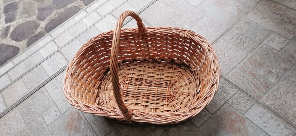 Cos impletit manual din nuiele