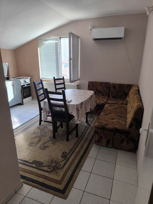 Дава се под наем Тристаен апартамент в Мездра - 100 кв.м за 204 € - Снимка #1