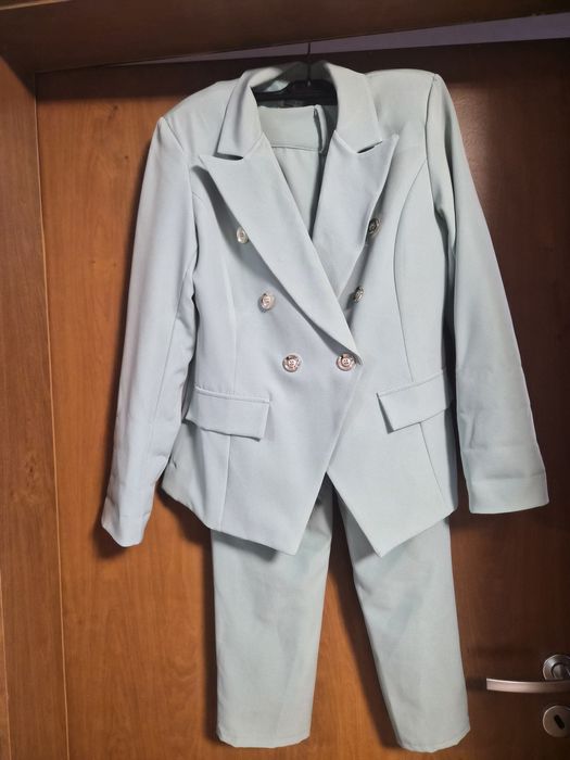 Костюми на различни марки летни и зимни