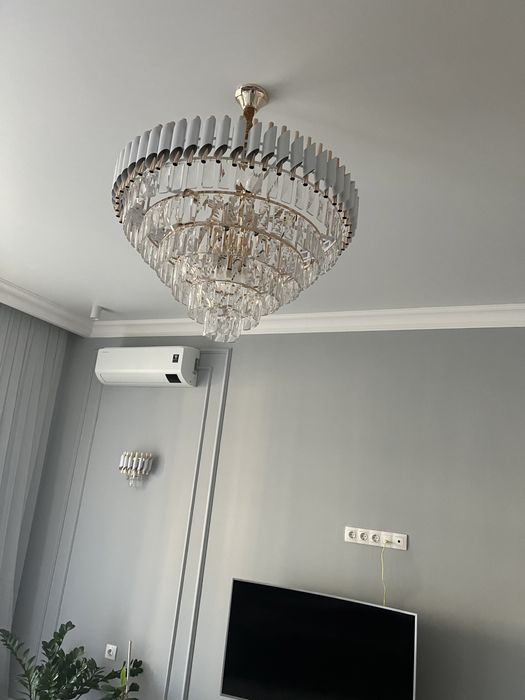 Люстры, Бра