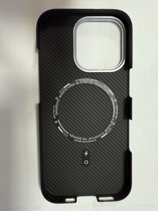 Чехол на iphone 16 pro тонкий карбон