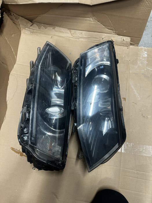 Faruri stânga dreapta skoda octavia 3.bi xenon led.