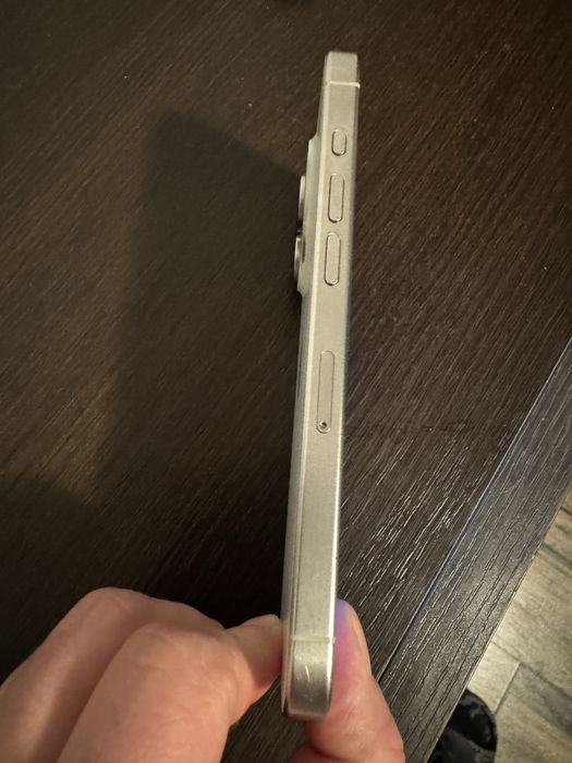 Iphone 15 Pro White - sticla display fisurata in colt