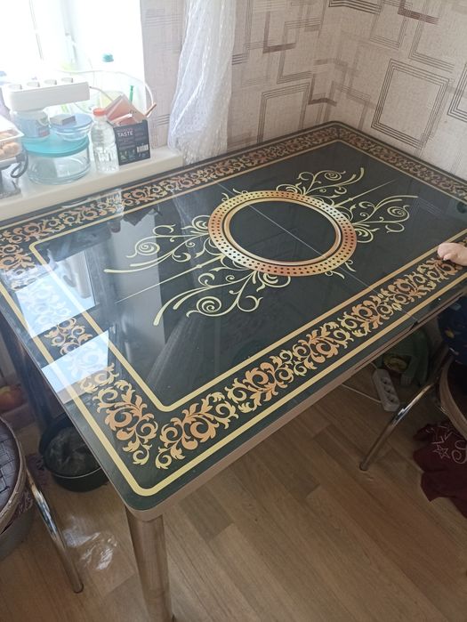 Стол в идеальном состоянии