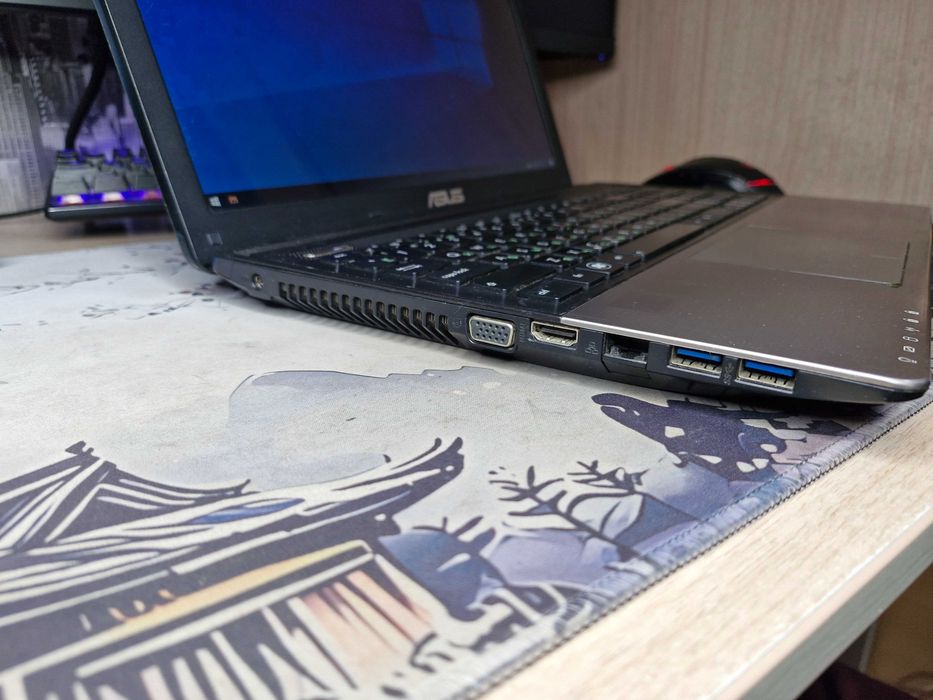 Шустрый core i7. Батарею держит 2ч. Ssd