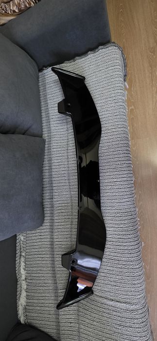 Продам спойлер универсальный