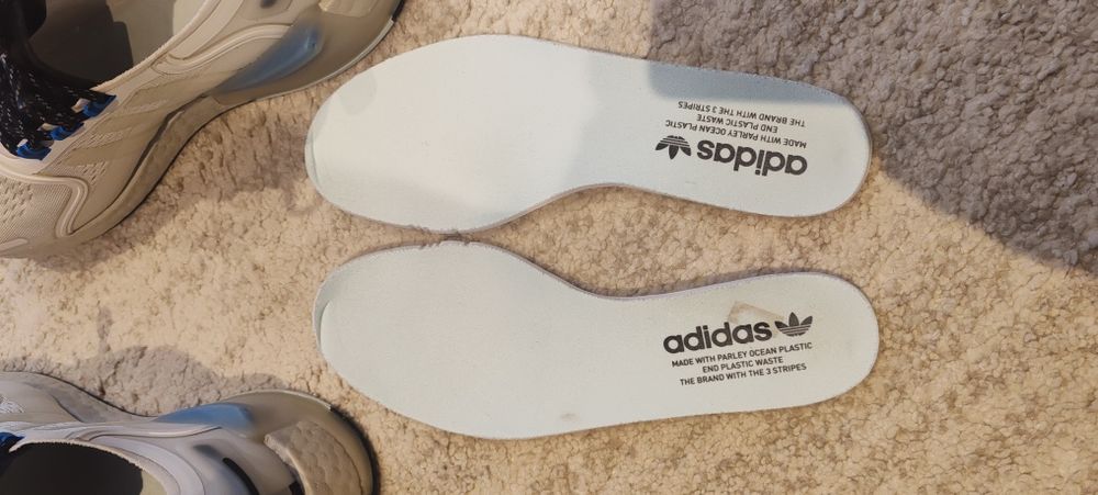 Vand Adidas NMD V3..
