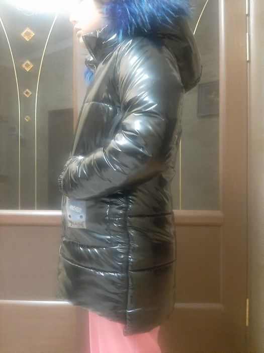 Продам куртку для девочек возраст 8-11 лет