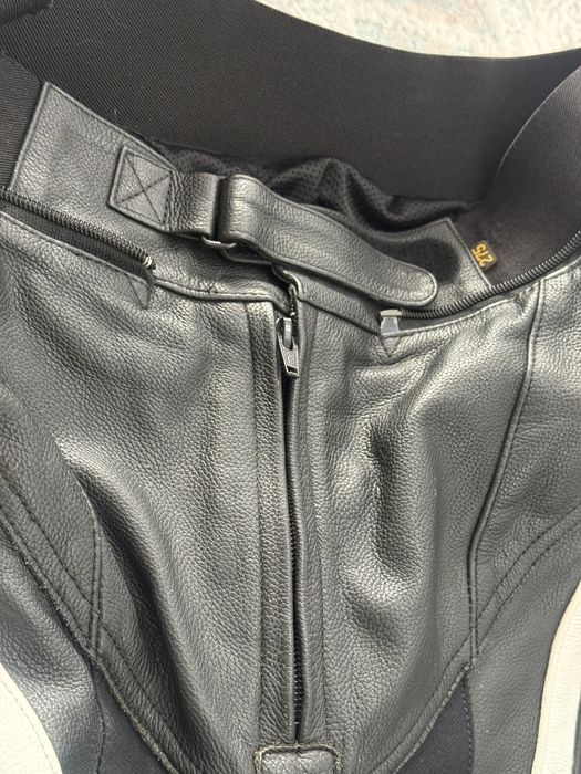 Costum moto / combinezon piele IXS marime 275 M/L