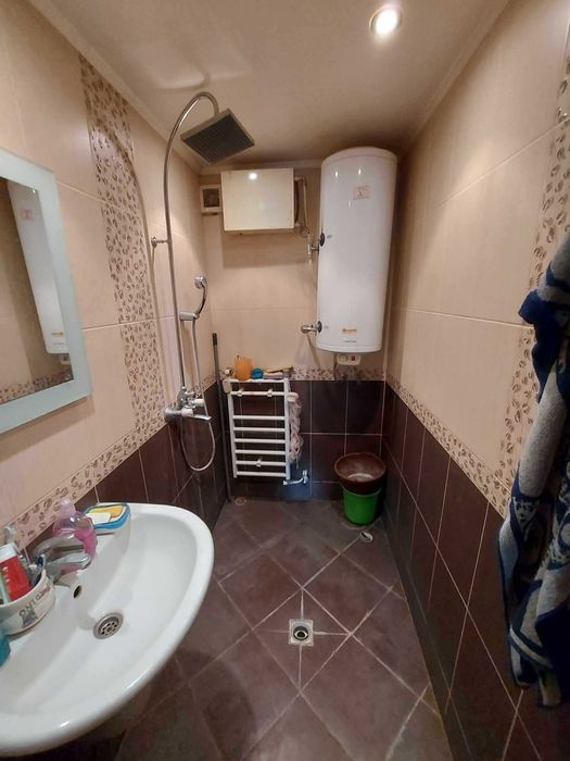 Промишлен имот ведно с апартамент, гр. Омуртаг