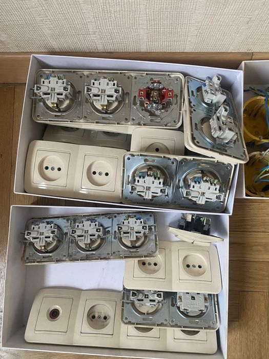 Розетки и выключатели MAKEL