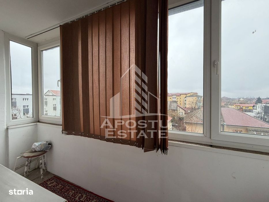 Apartament cu 2 camere, semidecomandat,centrala proprie,zona Girocului