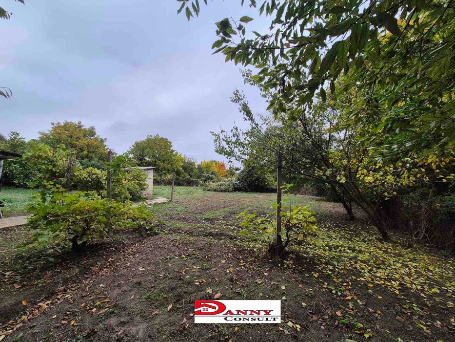 Къща с двор и кладенец в с. Бутово, общ. Павликени