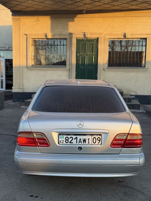 Мерседес Лупарик 2001 года 2.8