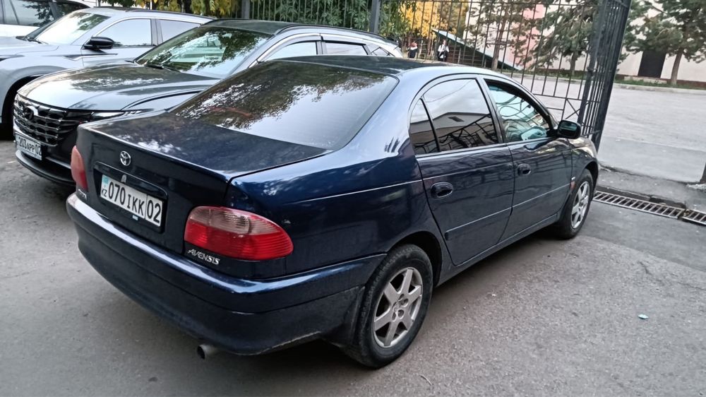 Продам машина тайота авенсис