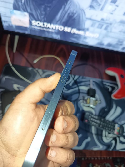 Vând iphone 14 impecabil