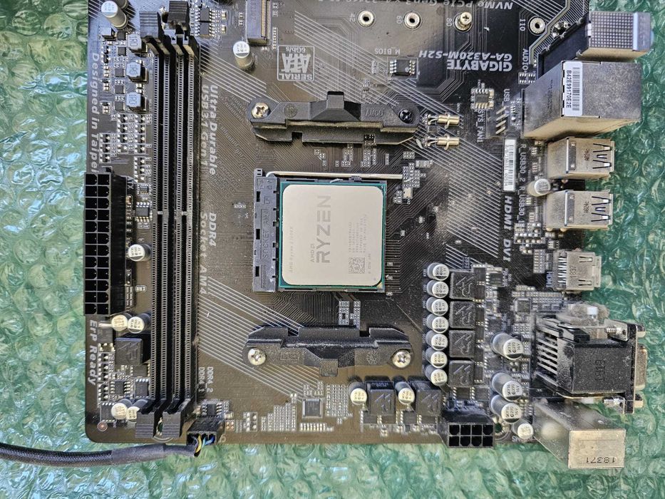 Procesor Ryzen 5 1600x+Placa de baza Gigabyte GA-A320M-S2H+Cooler