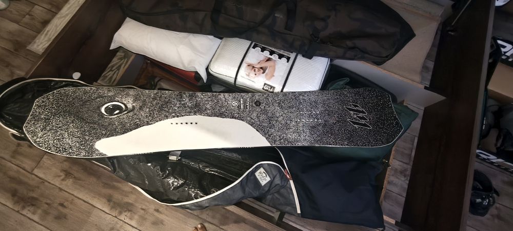 Продавам сноуборд lib tech & rossignol