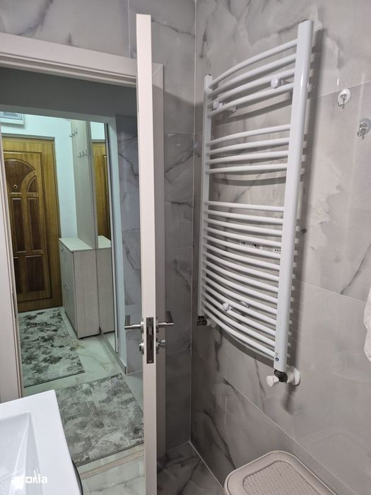 Garsonieră renovată complet 2025, centrală nouă, 2 parcări – Bd. Dacia