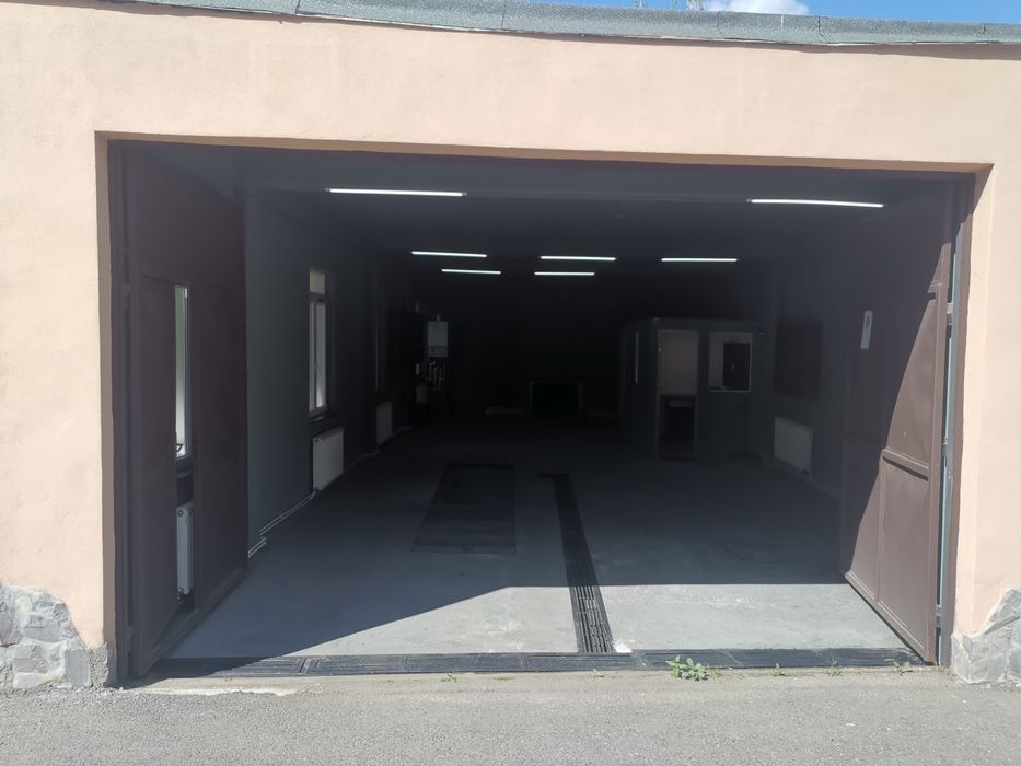 Închiriez garaj, spațiu 90 mp, în Răcădău.