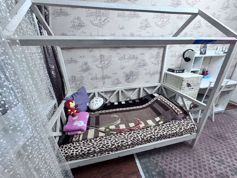 Продам кровать домик