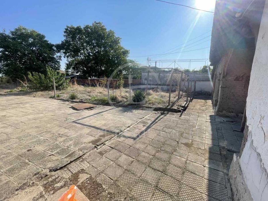 Реф. 2011 Къща с двор 2000 кв.м. / село Бяла Река