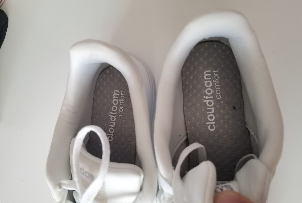 Vând Adidas  nr  36 2/3