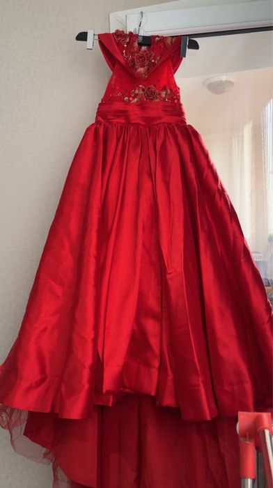 Платье нарядное на девочку 7-10 лет