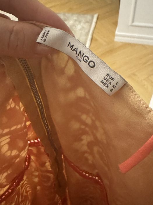 Коралловое кружевное платье Mango