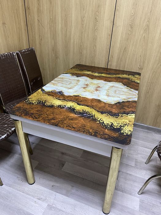 Продается кухонный стол