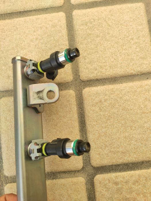 Nissan Tiida injector 1.8 L original