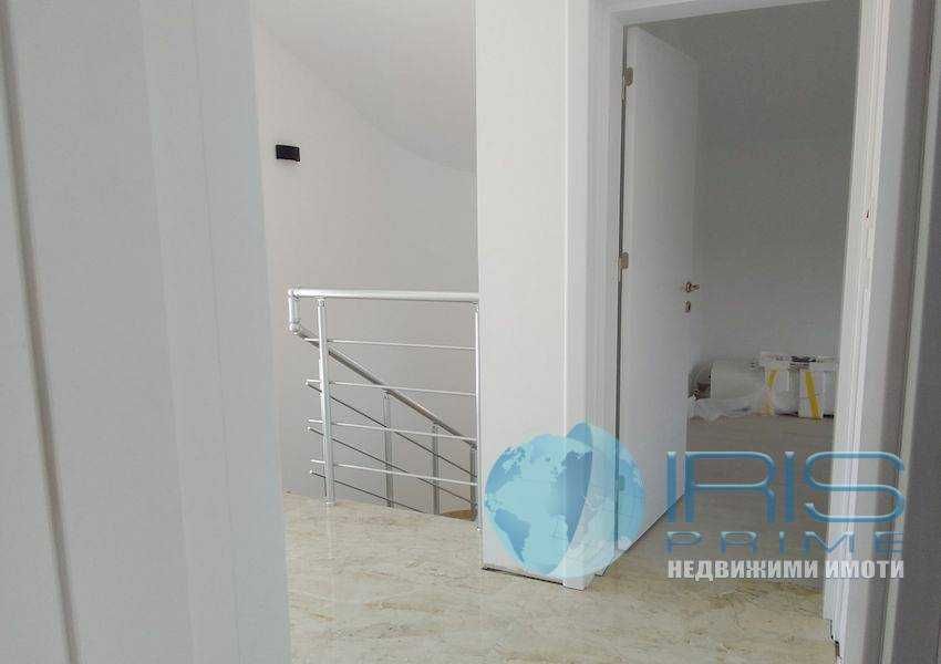 Къща с двор /НС/, с.Хан Крум