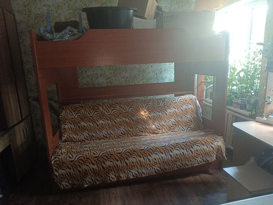 Двухэтажная кровать