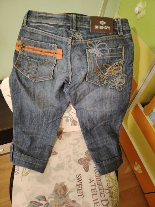 Продавам дънки, панталони