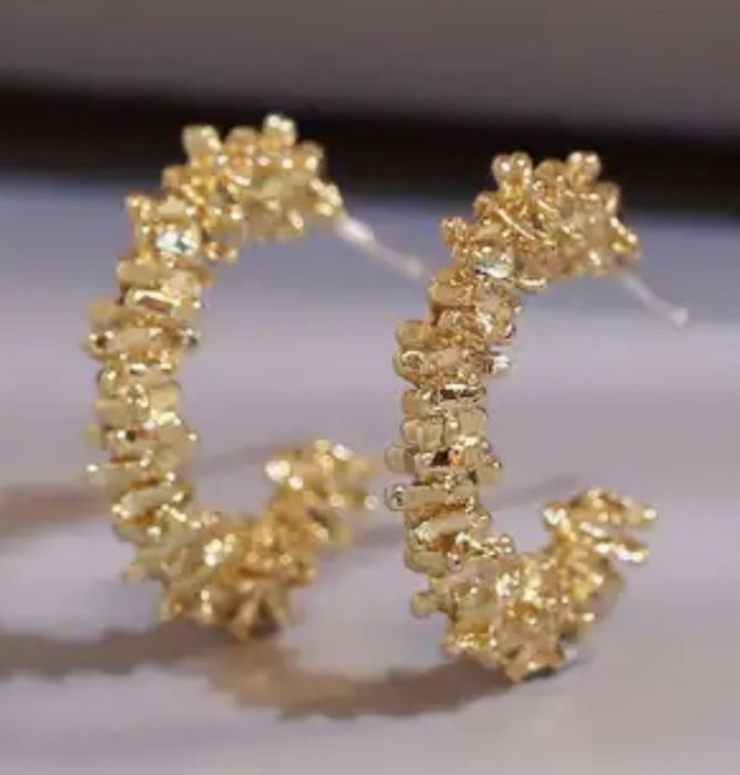 Нови дамски обеци , часовник , гривни и колие