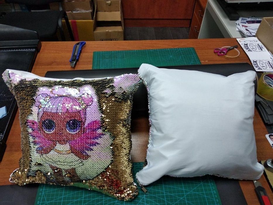 Подушка Хамелеон отличный подарок на память. Печатаем под заказ.