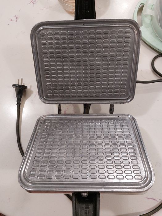 Электровафельниа Вафельница