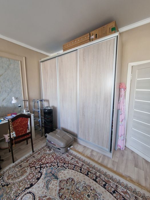 Шкаф плательный .