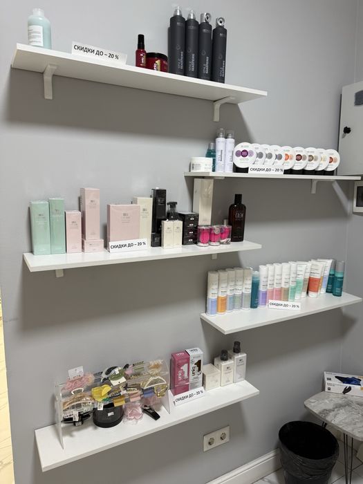 Полки витрина б/у в отличном состоянии