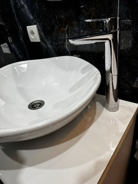 Смеситель Grohe, с раковиной и тумбой