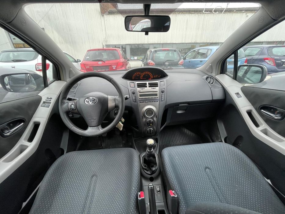 Vând Toyota Yaris