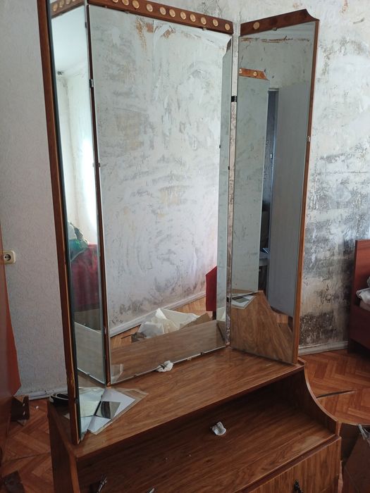 Шкаф и трюмо в хорошем состоянии