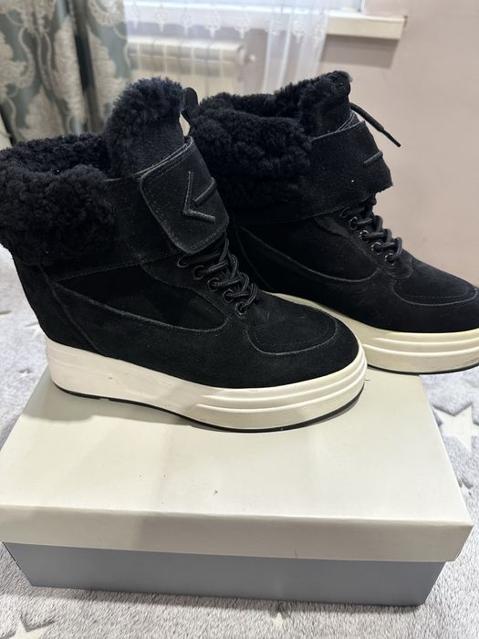 Зимние женские ботинки