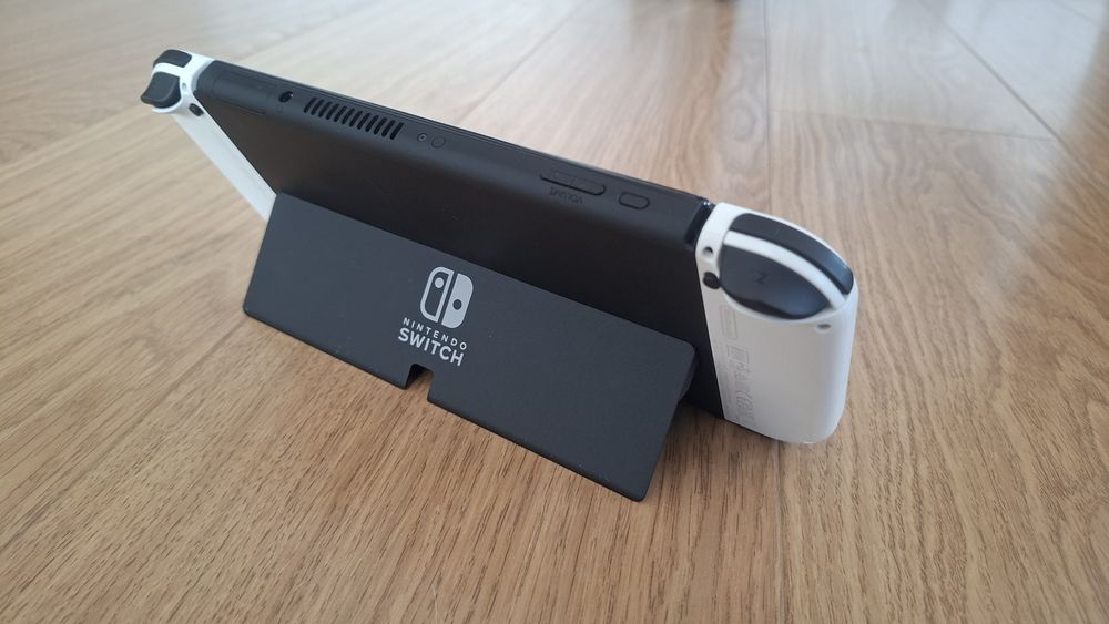 Nintendo Switch OLED White + игра Miitopia