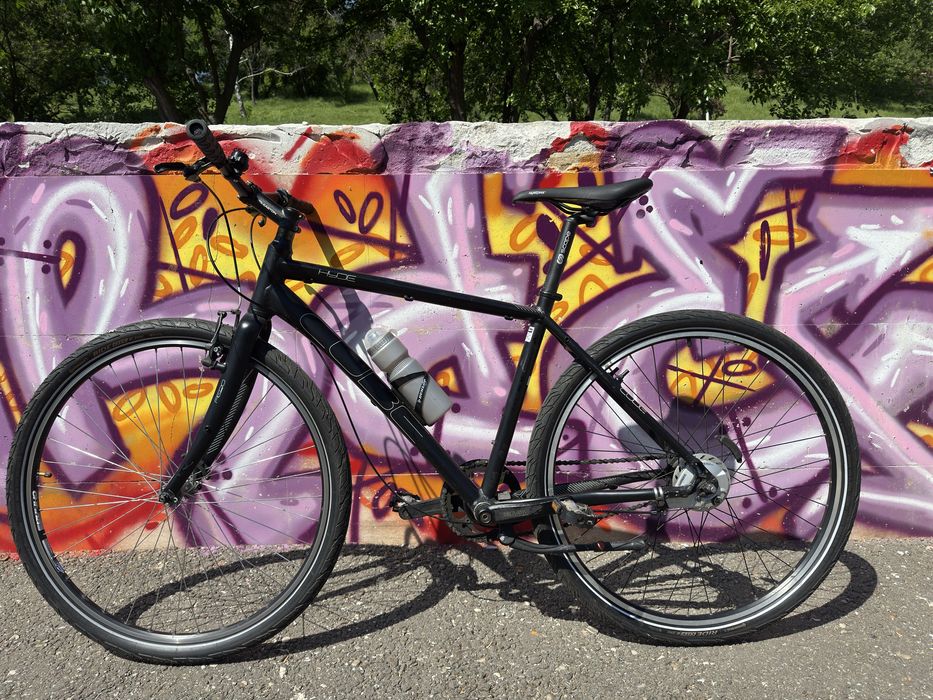 Bicicleta trekking Cube Hyde