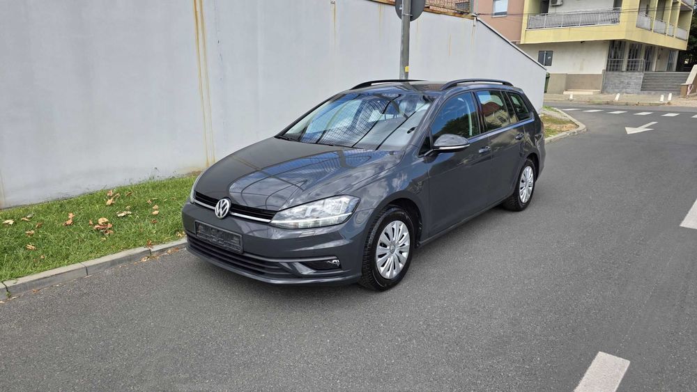 Vand/Schimb/Rate VW Golf 7 Facelift 2020, TVA deductibil, incalzire scaune, clima, senzori parcare, navi color, 2 seturi roti, pilot, carte service