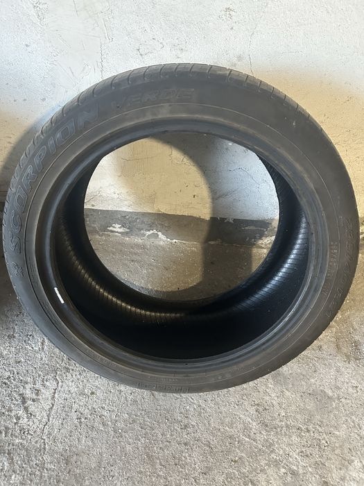 Scorpion 295/40R21